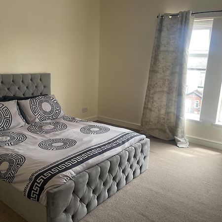 Stylish 1-Bed Apt - Sleeps 4 - Parking - Wifi Manchester Esterno foto