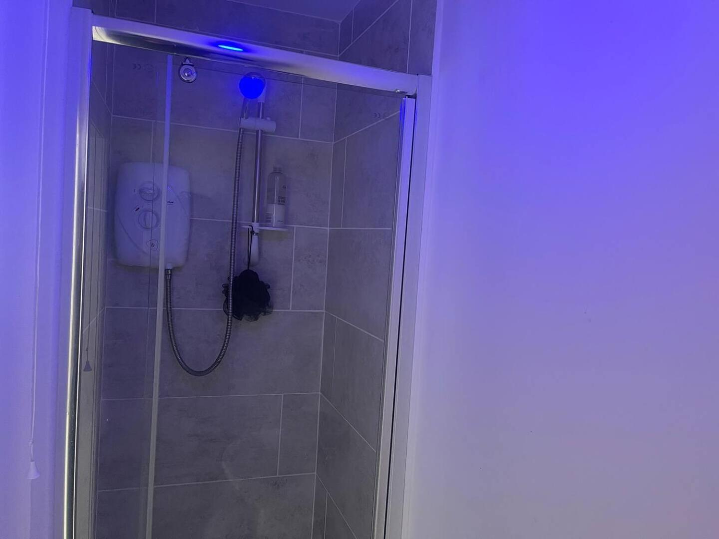 Stylish 1-Bed Apt - Sleeps 4 - Parking - Wifi Manchester Esterno foto