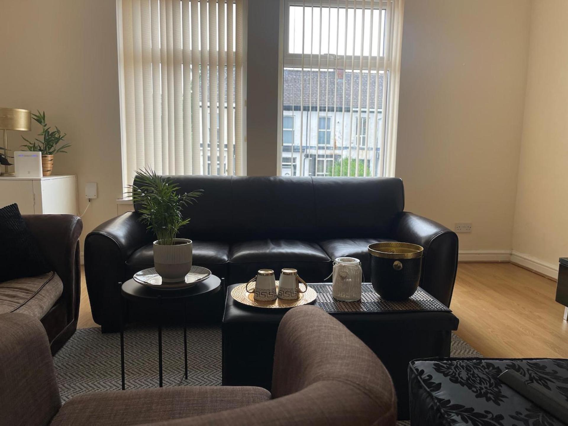Stylish 1-Bed Apt - Sleeps 4 - Parking - Wifi Manchester Esterno foto